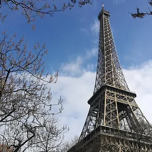 https://charmant-appartement-proche-de-la-tour-eiffel.fr-paris.fr